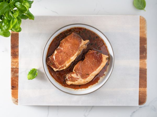 Côtelettes de porc biologique désossées marinées miel et ail